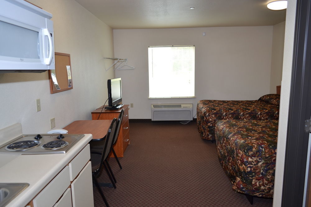 Woodspring Suites Midland Exterior foto