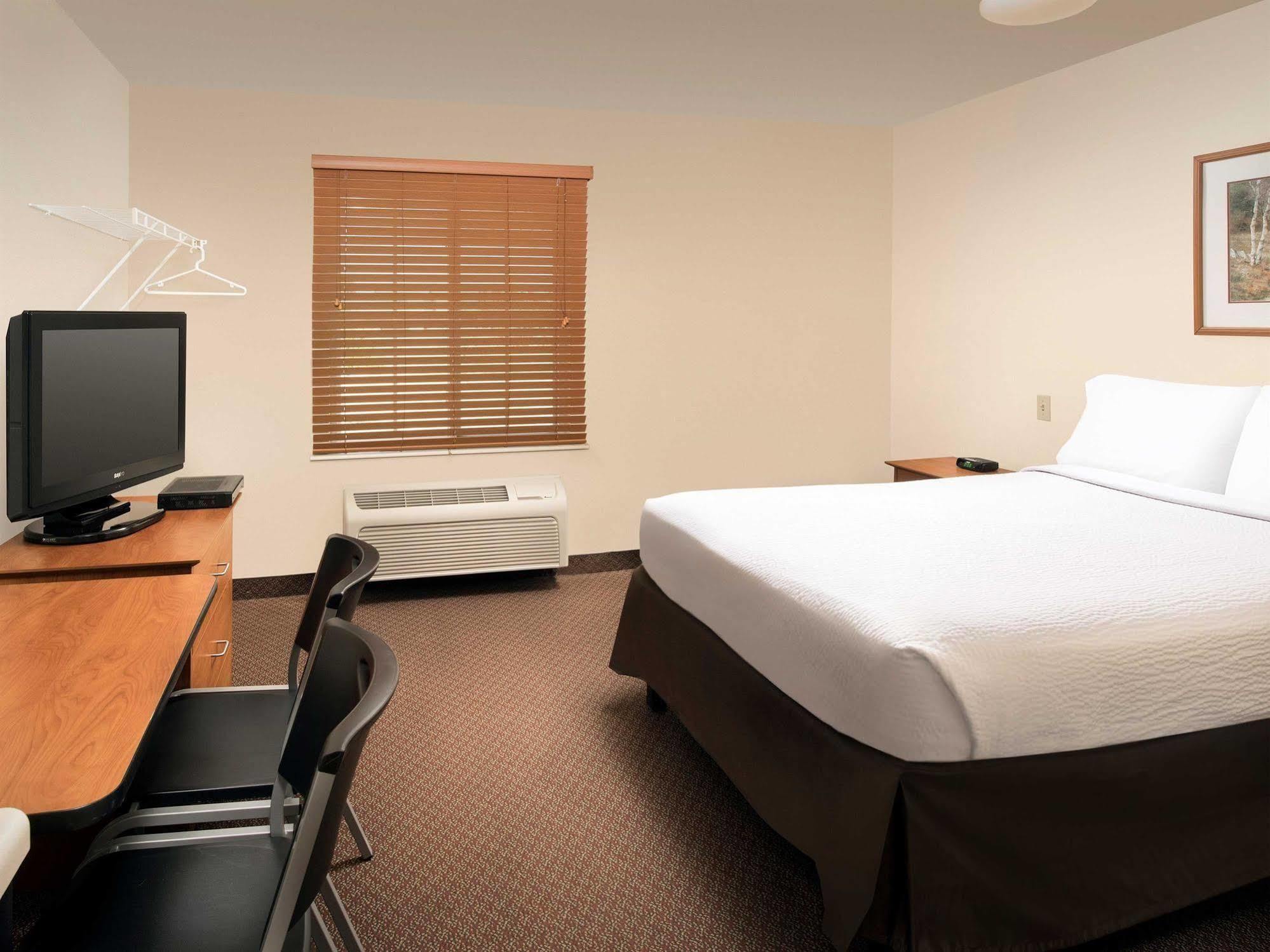 Woodspring Suites Midland Exterior foto