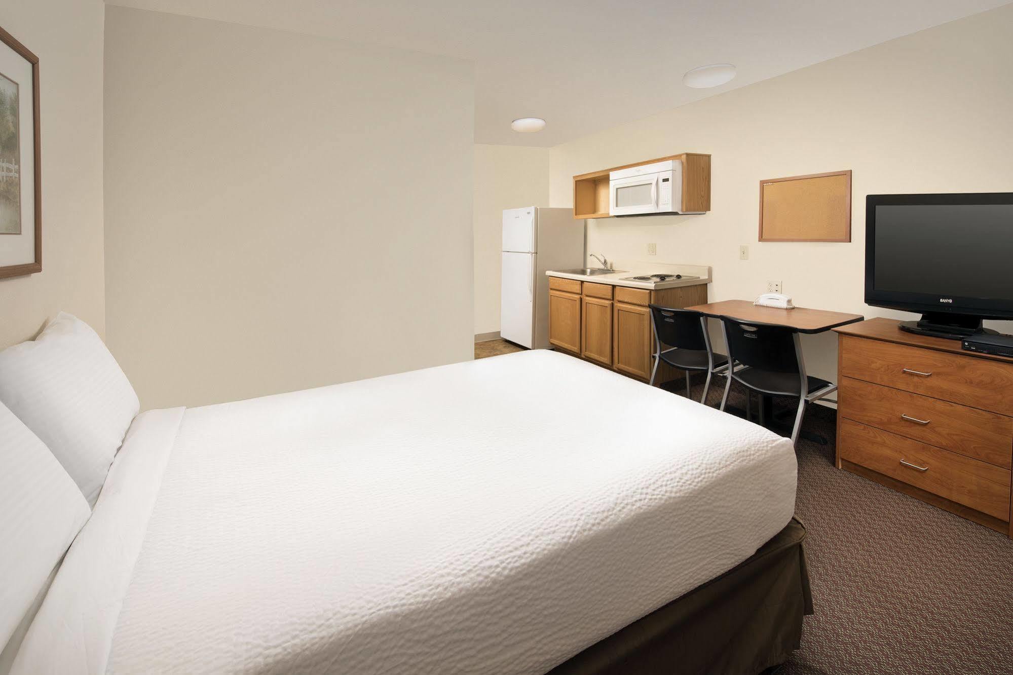 Woodspring Suites Midland Exterior foto